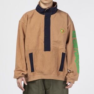 BRAIN DEAD GLOBAL WORKS SNAP MOCK NECK
PULLOVER - BROWN